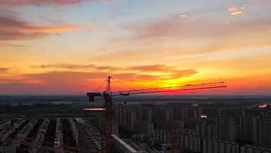 4K航拍城市建筑工地塔吊夕阳火烧云落日视频的预览图